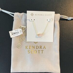 Kendra Scott Elisa Gold pendant necklace in rose quartz